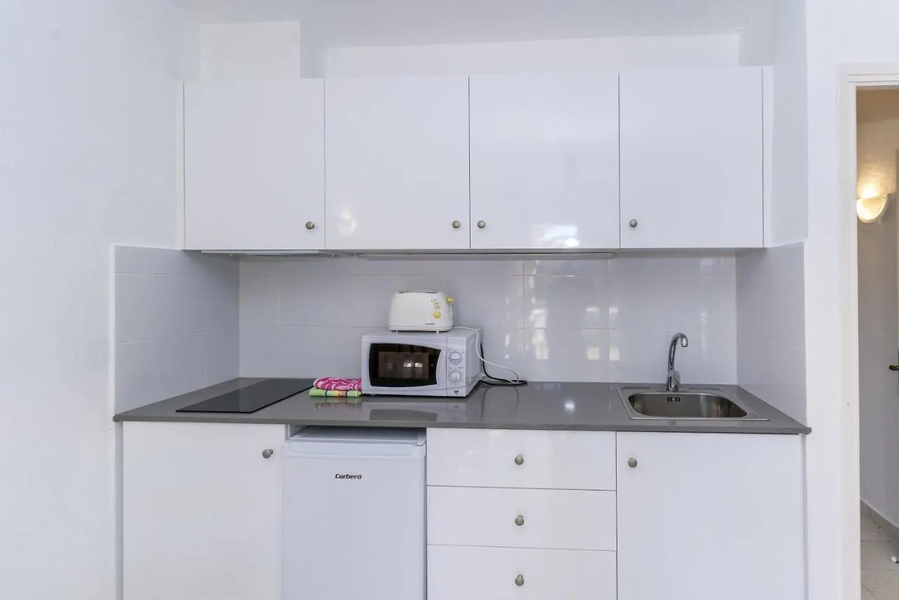 Apartamentos Ses Anneres Cala'N Blanes  Cala'N Blanes (Menorca)
